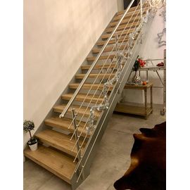 Treppenstufen, Eiche, massiv, 4-fach verleimt, durchgehende Lamellen, Strke 80mm, Sortierung Rustikal, gespachtelt und geschliffen